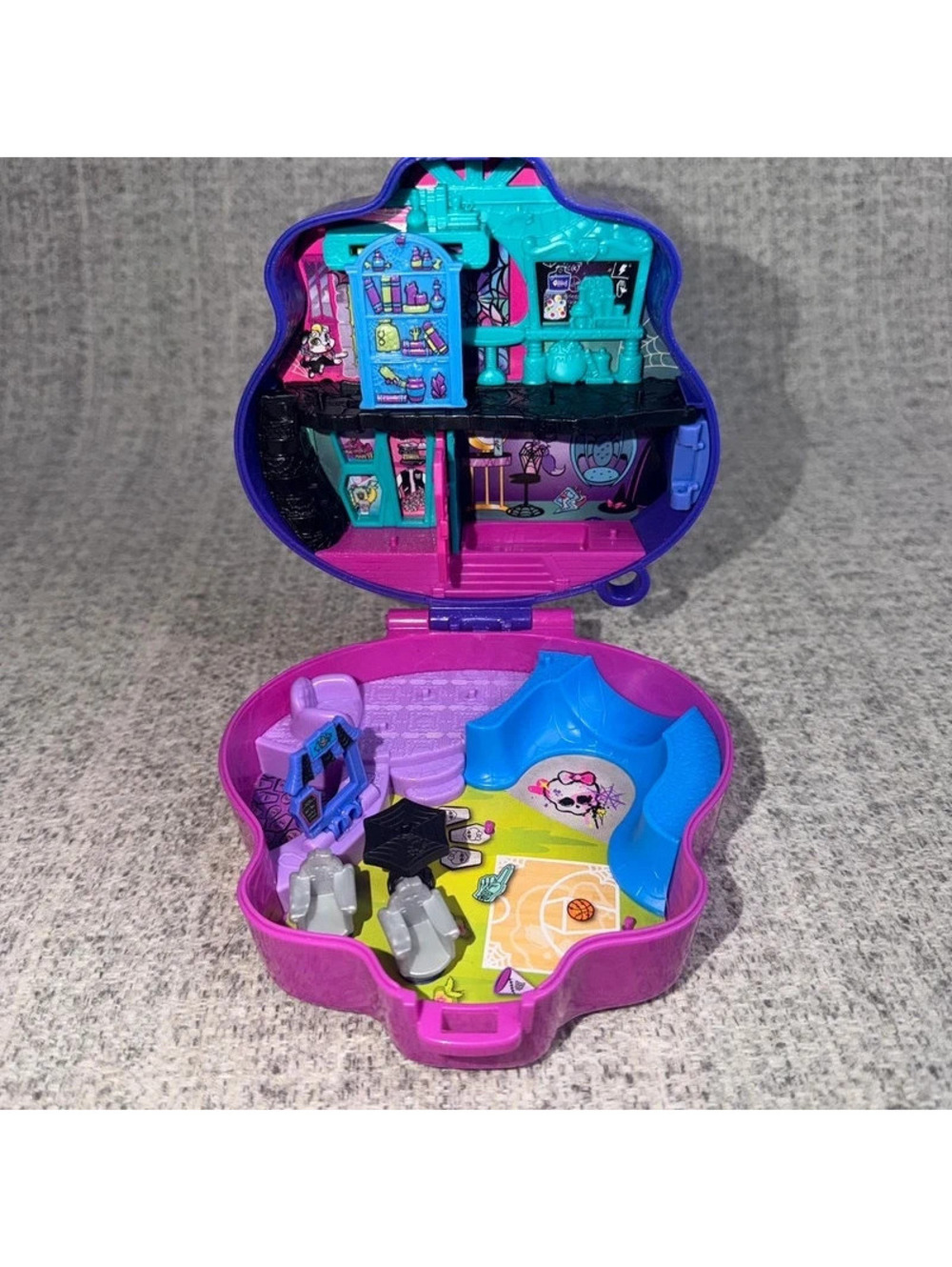 Monster High Polly Pocket Skull Compact Purple Pink Mattel